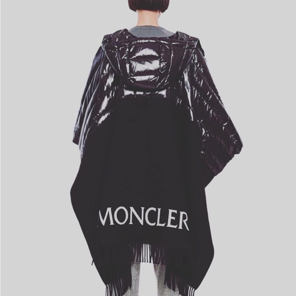 new original black moncler cape,  size fits all, in wool and with MONCLER